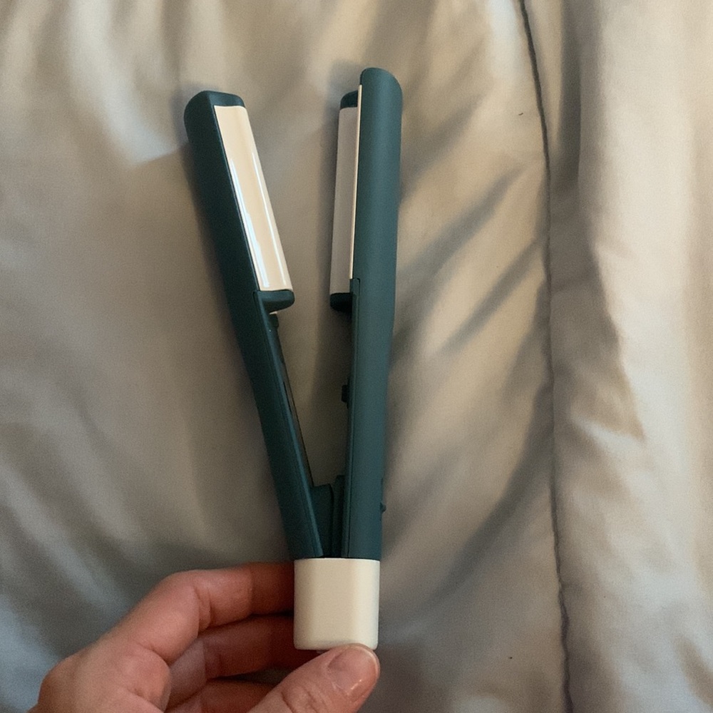 Mini hair waver travel